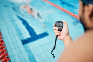 cuáles son las funciones de un monitor de natación